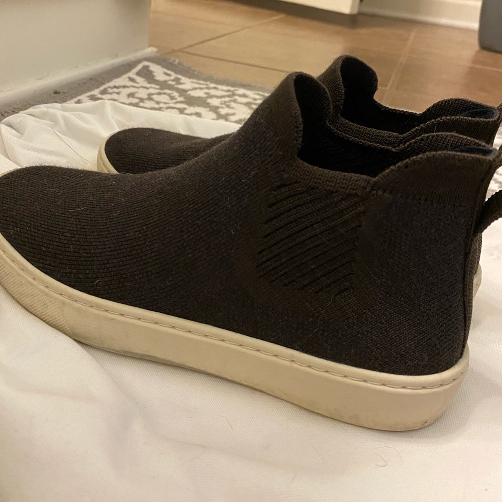 Rothys chelsea boot